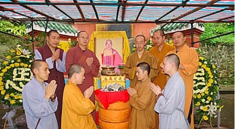 峨眉山通孝長老舍利